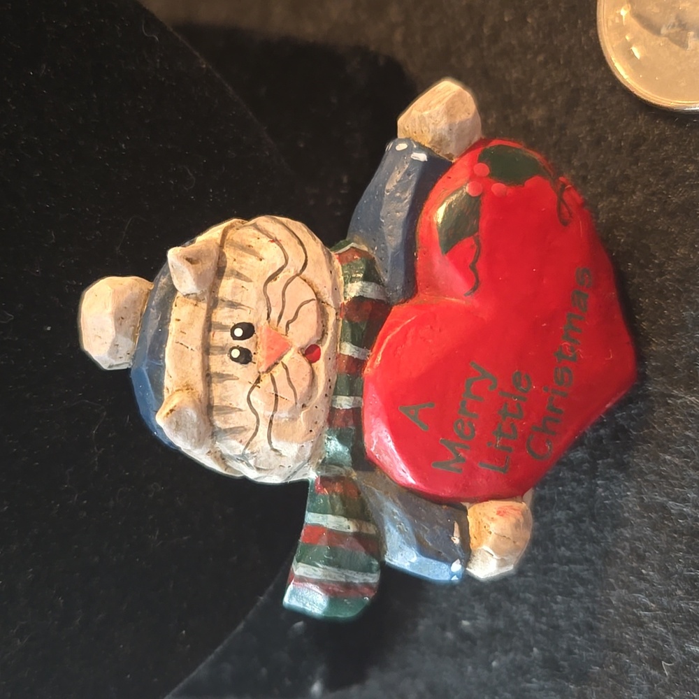 Vintage signed Christmas cat in sweater holding heart brooch/pin